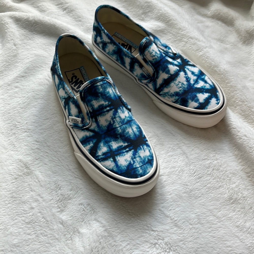 Blue abstract vans super Cush slip ons